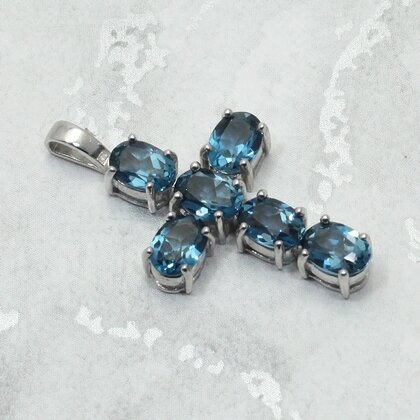 Blue Topaz 9 Carat White Gold Cross Pendant ~28mm
