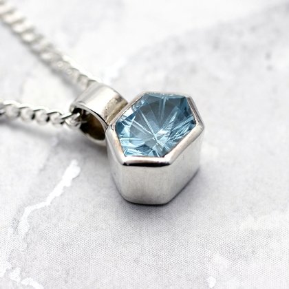 Siberian Aquamarine Pendant ~10mm