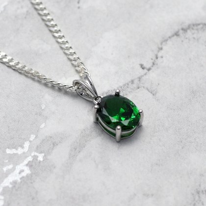 Siberian Emerald Oval Pendant  ~10mm