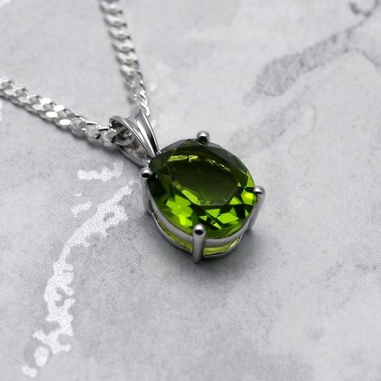 Siberian Peridot Oval Pendant ~11mm