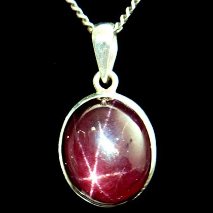 Star Red Garnet & Silver Pendant - 21mm