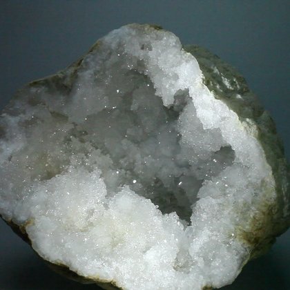 SUPER SIZE Quartz Geode ~12 cm